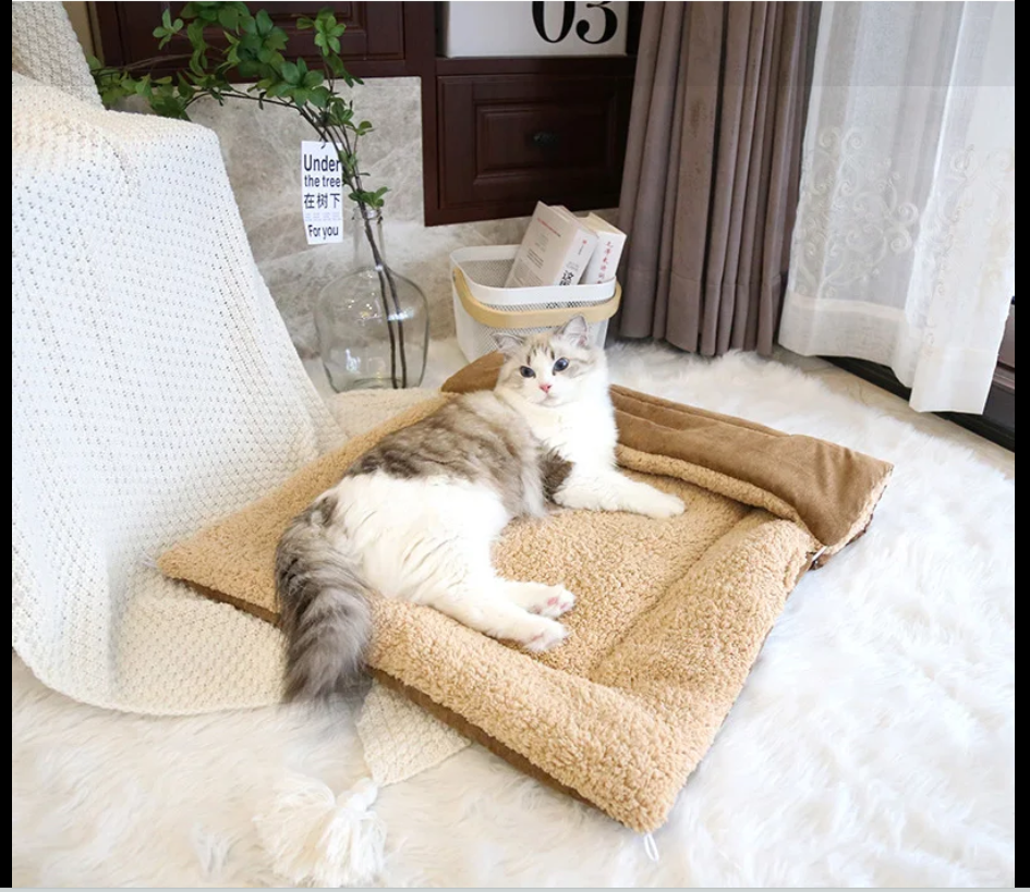 Coussin chat multifonctionnel coté beige ouvert