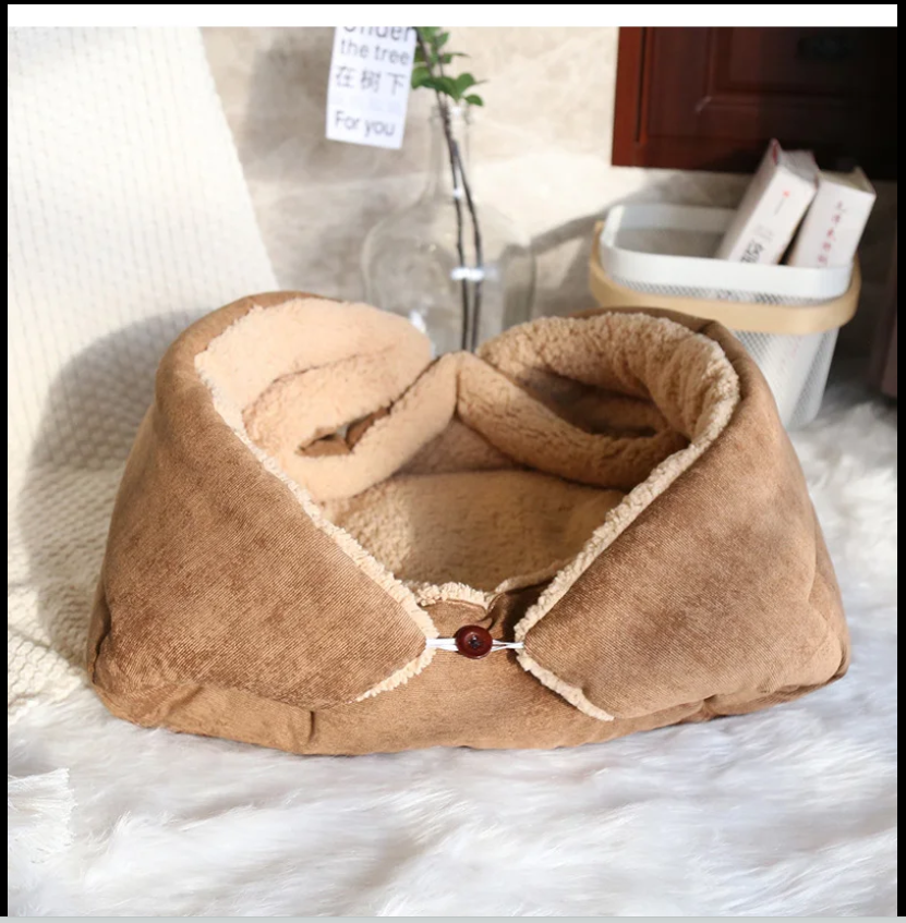 Coussin chat multifonctionnel brun-café attaché