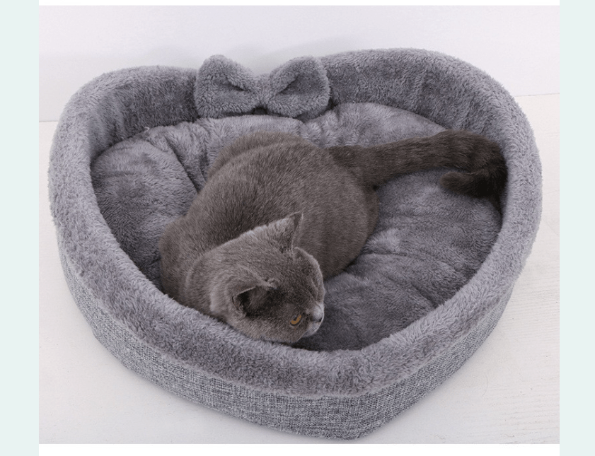 Lit pour chat en forme de cœur gris moelleux