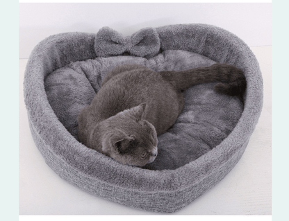 Lit pour chat en forme de cœur gris moelleux