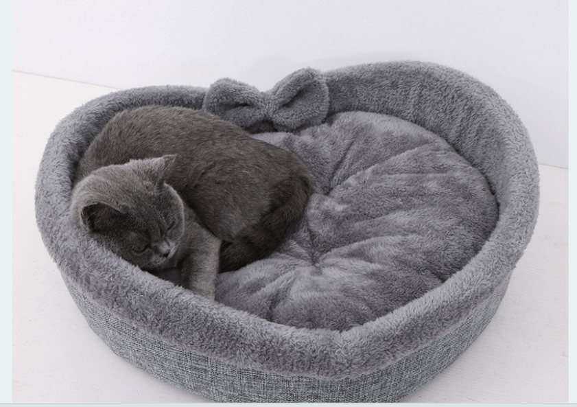 Lit pour chat en forme de cœur gris 