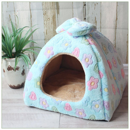 Maison pour chat douillet bleu à motifs de fleurs