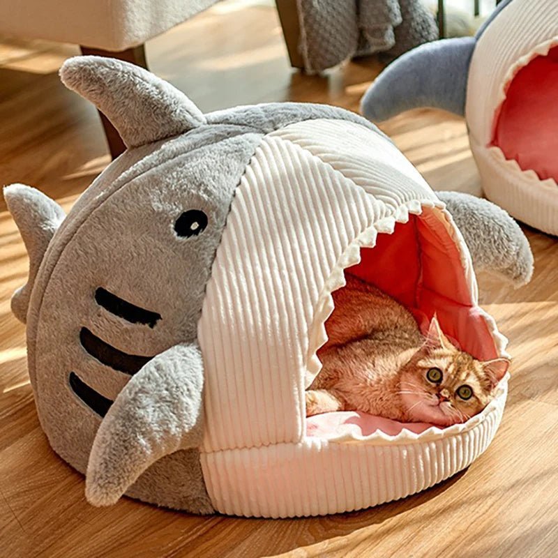 Maison pour chat forme de requin pour détente grise