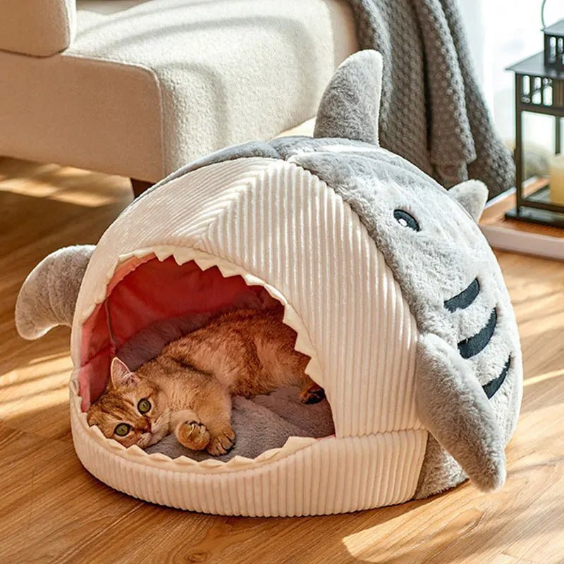 Maison pour chat forme de requin grise