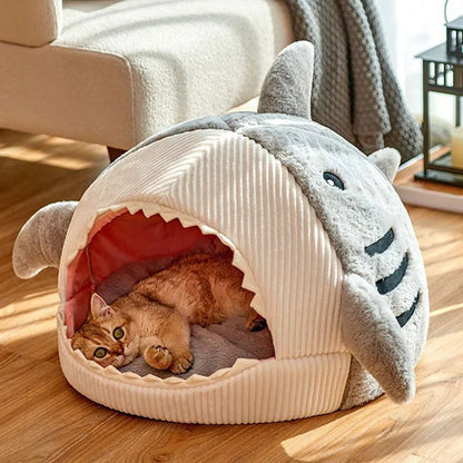 Maison pour chat forme de requin grise